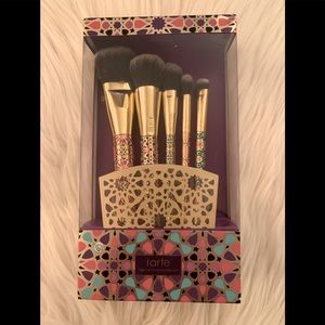 NWT Tarte Limited Edition Set & Contour Brush Set
